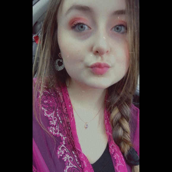 Meet your Posher, Kaitlyn - Picture 2 of 2